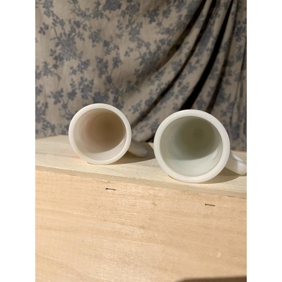 2 Avon Milk Glass Footed Toile Demitasse Cups Vintage - Picture 5 of 6